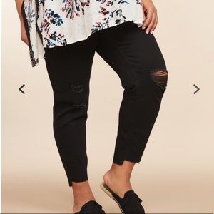 1xL perfect fit Jessica Simpson maternity jeans